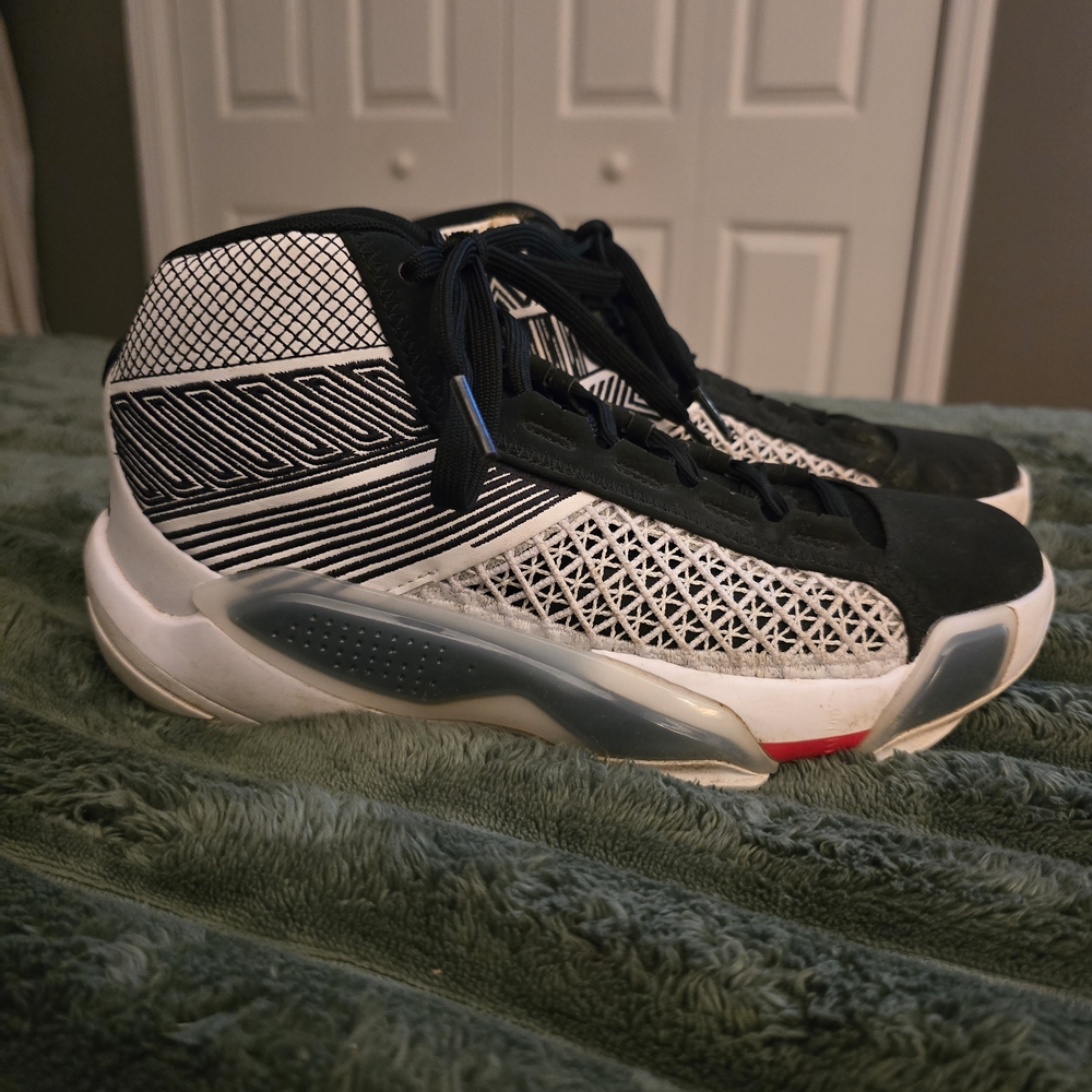 Micheal Jordan XXXVIII GS Nike Black & White Sneakers Size: 7Y